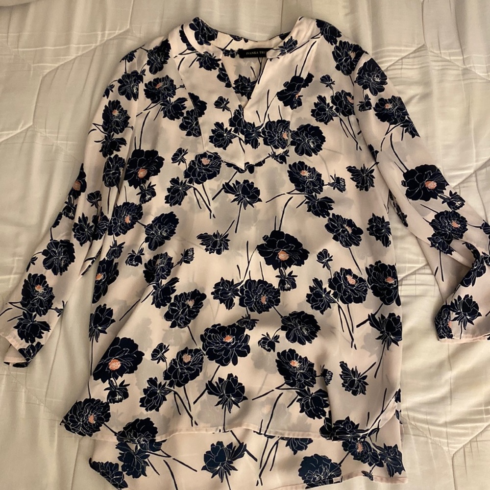 Loose fitting blouse, great for professional setting